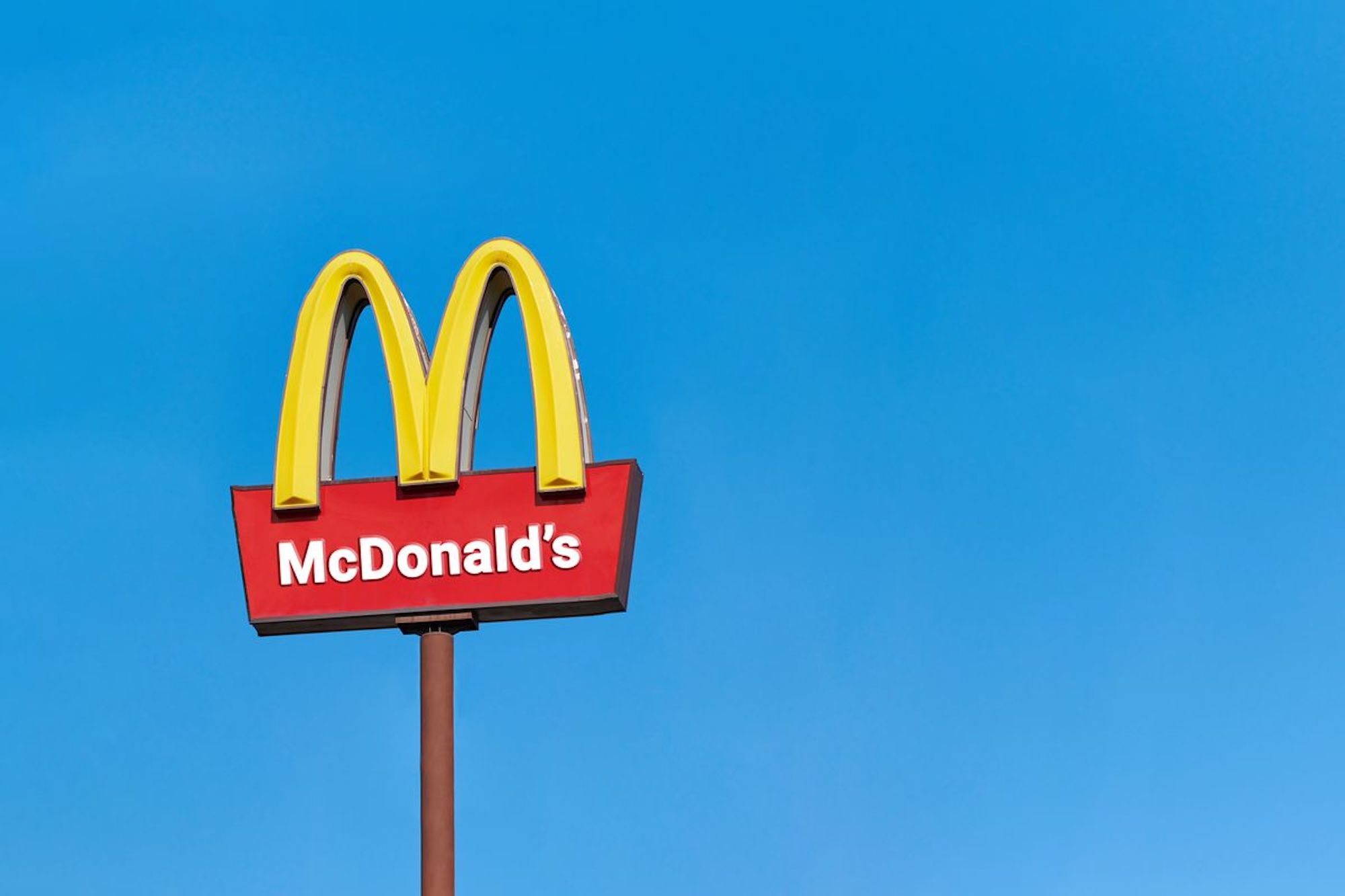 Макдональдс пенза. Макдональдс. Макдональдс картинки. Макдональдс в России. Логотип макдональдс в России.