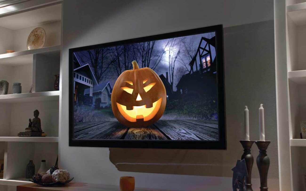 October is almost here, Halloween heads! Rip open our lists of the best movies and series coming to Netflix for the month kicking off spooky season.