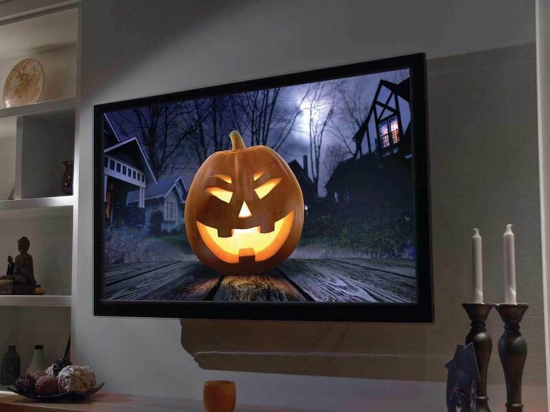 October is almost here, Halloween heads! Rip open our lists of the best movies and series coming to Netflix for the month kicking off spooky season.