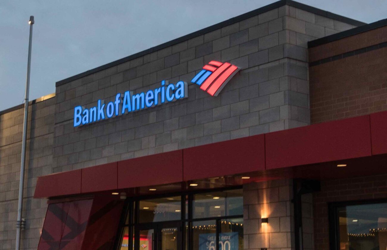 Bank of America announced that they have raised their hourly wage to $21 for their U.S workforce. Dive in to see what it may mean for the USA minimum wage. 
