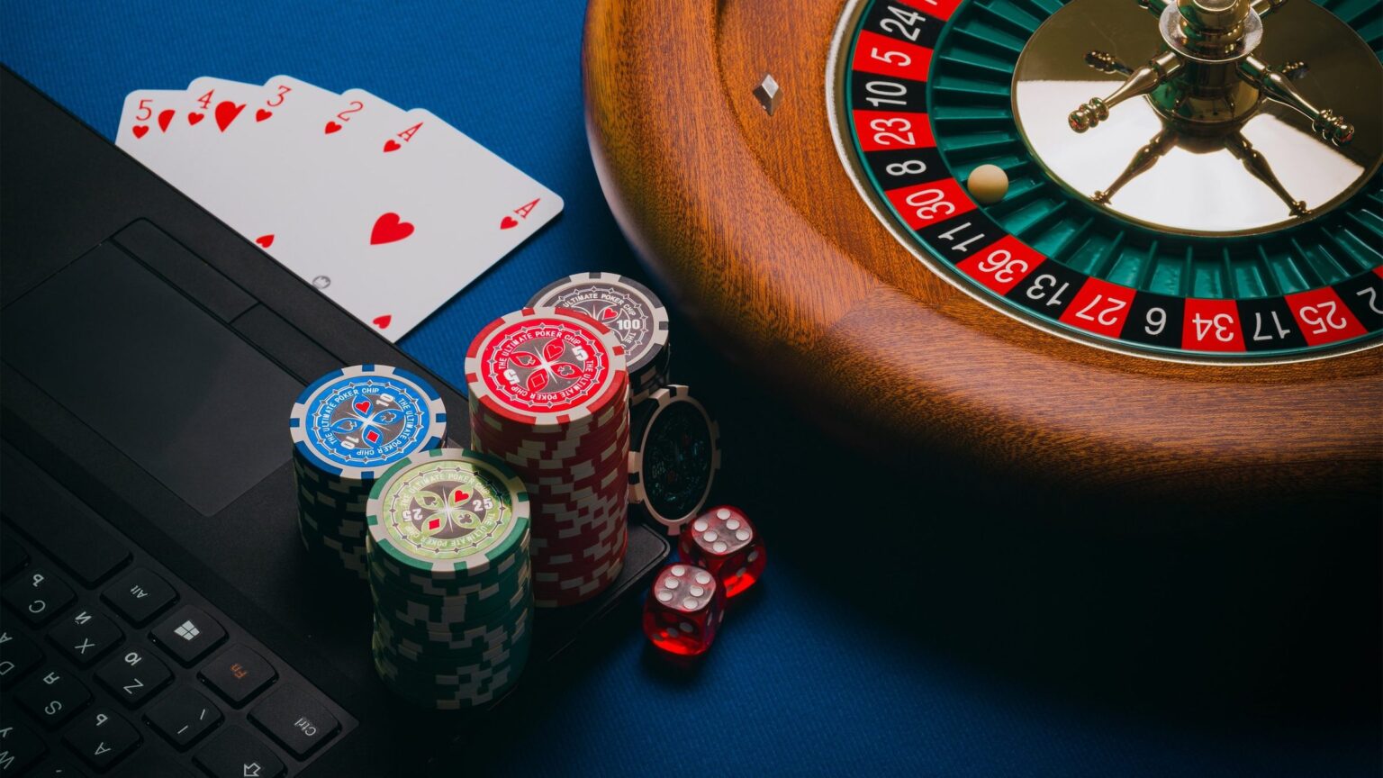 Whether you place small bets or large bets, online gambling doesn't matter, because casinos use random number generator services. Here's why.