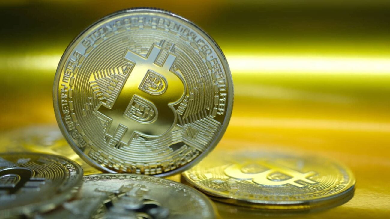 Whenever you trade with gold or Bitcoin, you need to figure out some factors. Here's everything you need to know about cryptocurrency.