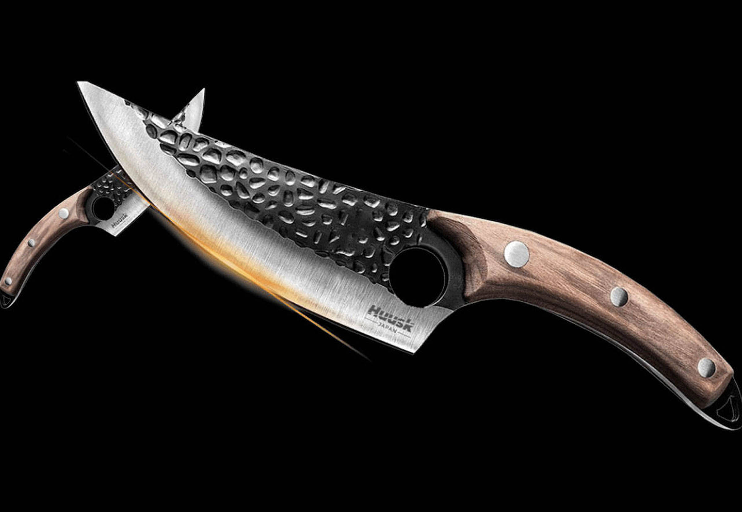 Are Huusk Knives really all they are hyped up to be? Dive into the details and decide for yourself if these kitchen knives are legit!