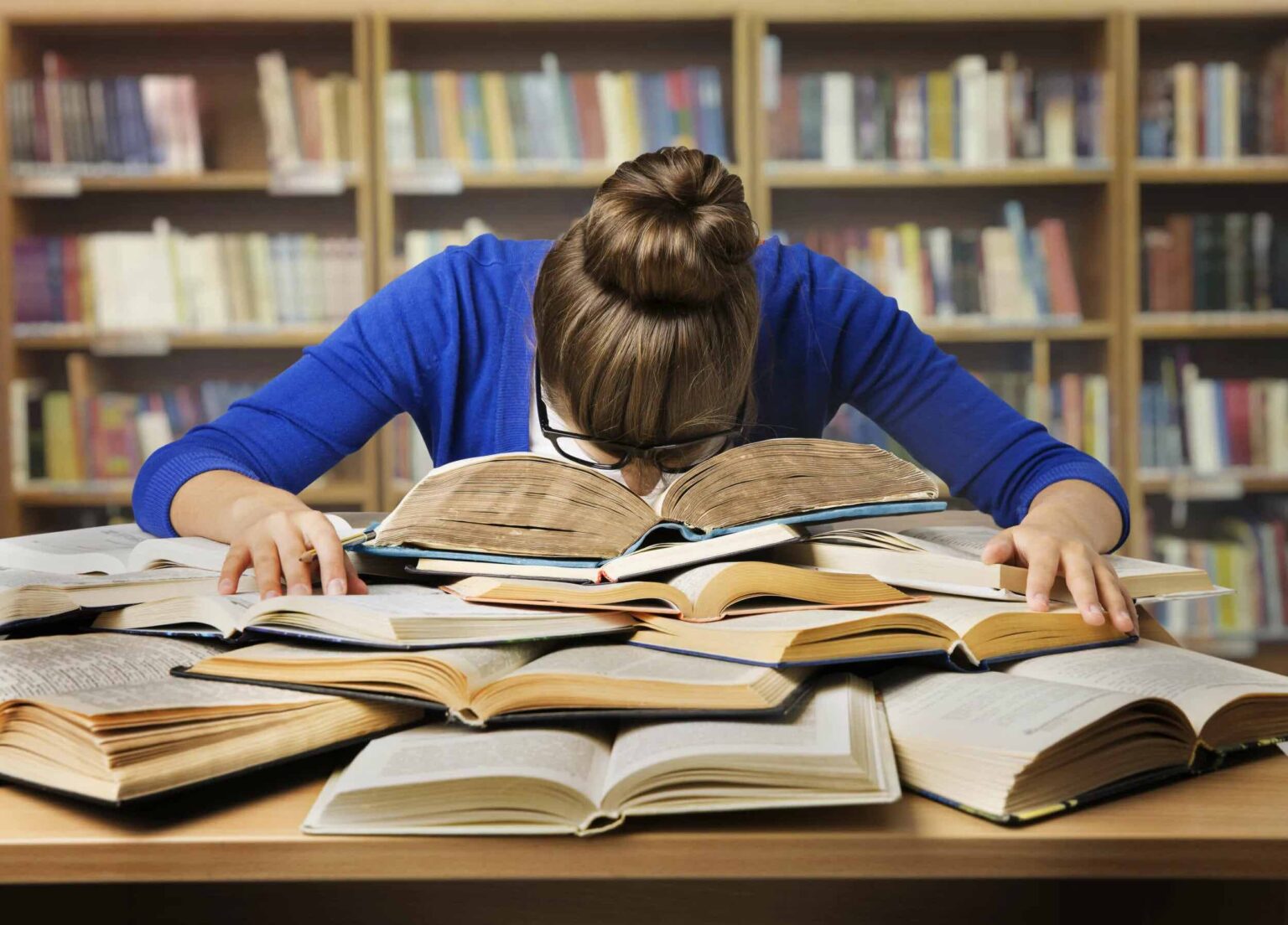 Sometimes its hard to stay focused while studying, but luckily there are things you can do to help yourself. Get the hottest studying tips right here.