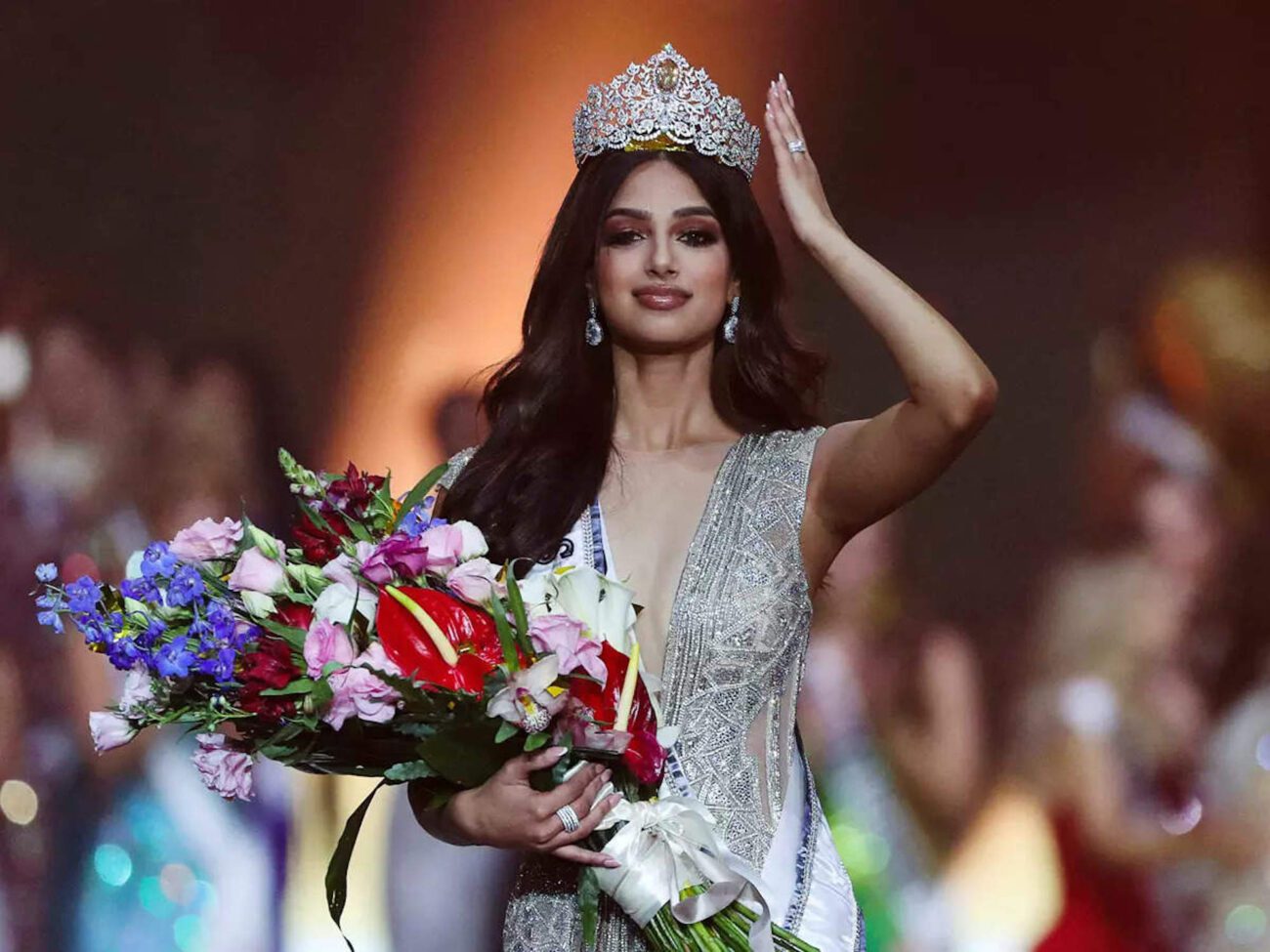 For the first time in 21 years, Miss India will be bringing home the title of Miss Universe 2021. Meet Harnaaz Sandhu who won with her intellect and beauty.