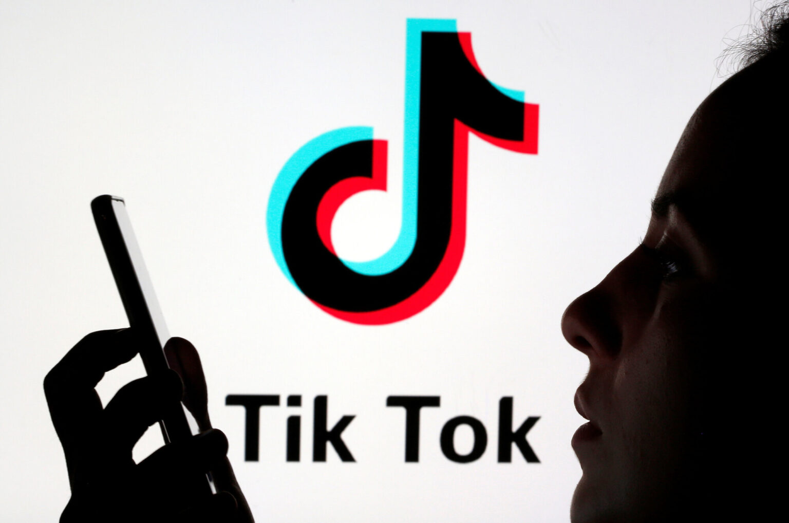 Everyone knows the TikTok algorithm is the best one to get more followers, but there are some tricks to get even more benefits from this app. Here's how.