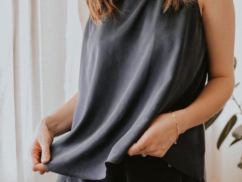 Whatever the option of silk clothing, it's a small luxury no doubt and comes with many benefits. Let's dive into the benefits that silk sleepwear offers.