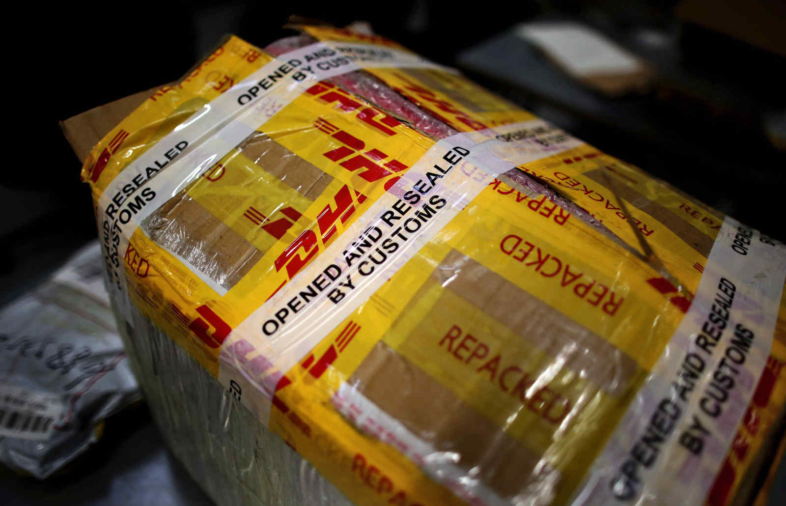 dhl international packages
