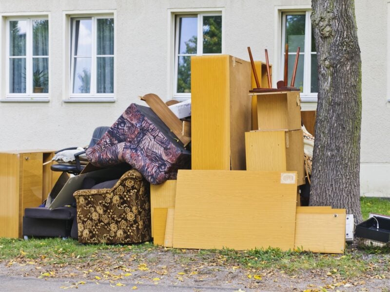 When you are moving to a new neighborhood and have a lot of junk to dispose of, junk removal services may come in handy. Here's how.