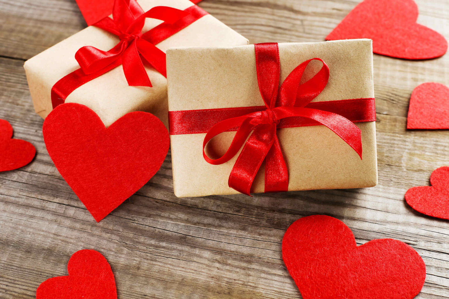 Valentine's Day is coming up fast. Are you still looking for a gift? Don't worry! From the office to the bedroom, FlexiSpot has a gift guide for you.