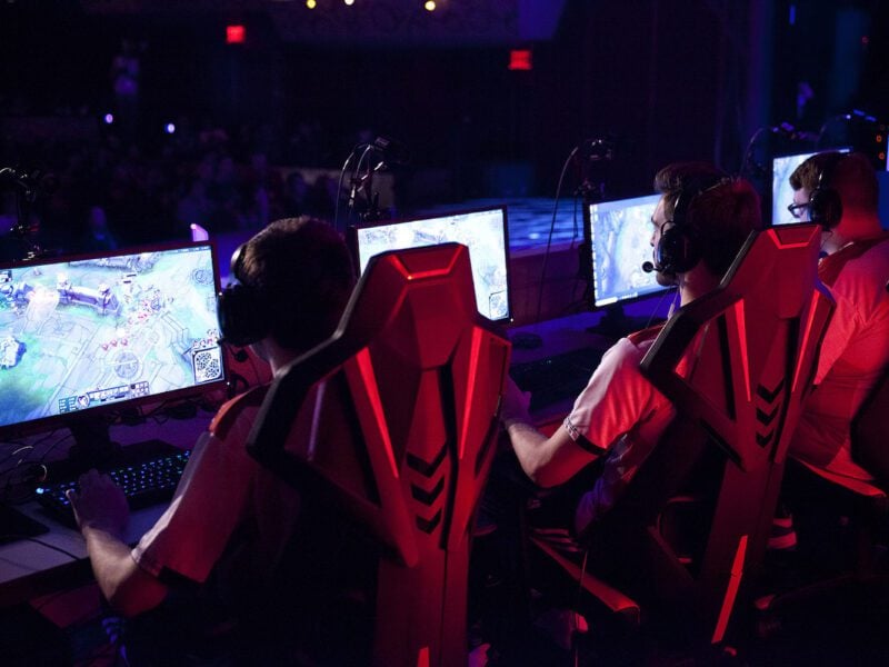 The rise in esports investment and income has been fueled in part by the popularization of the business. Find out why you should invest now, not later.