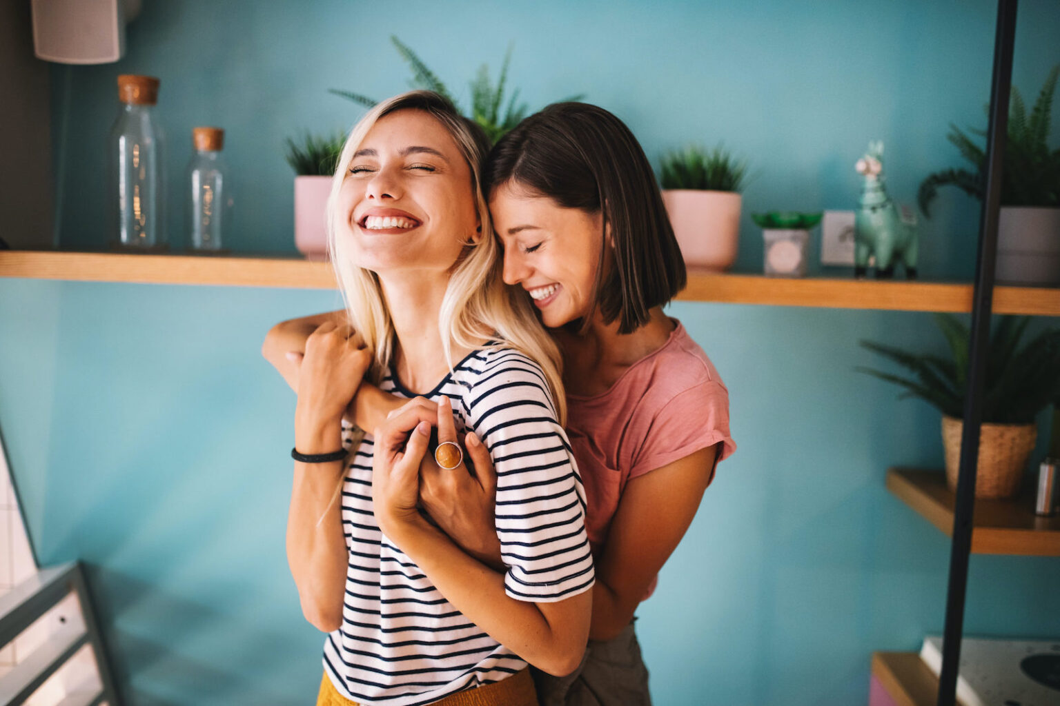Online dating is now the best way lesbians, gays, or queers meet. So, LGBT singles are always asking, "What are the best dating apps for gays and lesbians?"