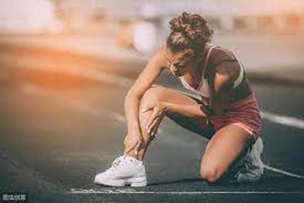 Here are some helpful tips from Dr. Ratnav Ratan, a renowned sports injury doctor in Gurgaon, to prevent and deal with sports injuries. 