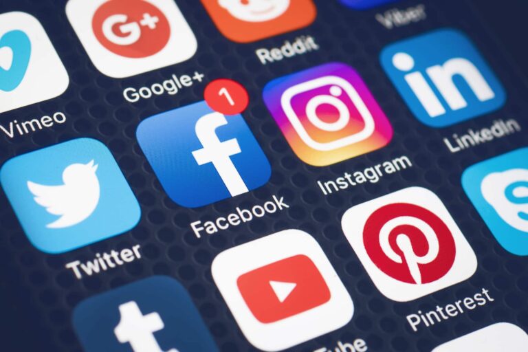 If you're thinking about using social media, several factors must be considered. What are the benefits and drawbacks of social media?