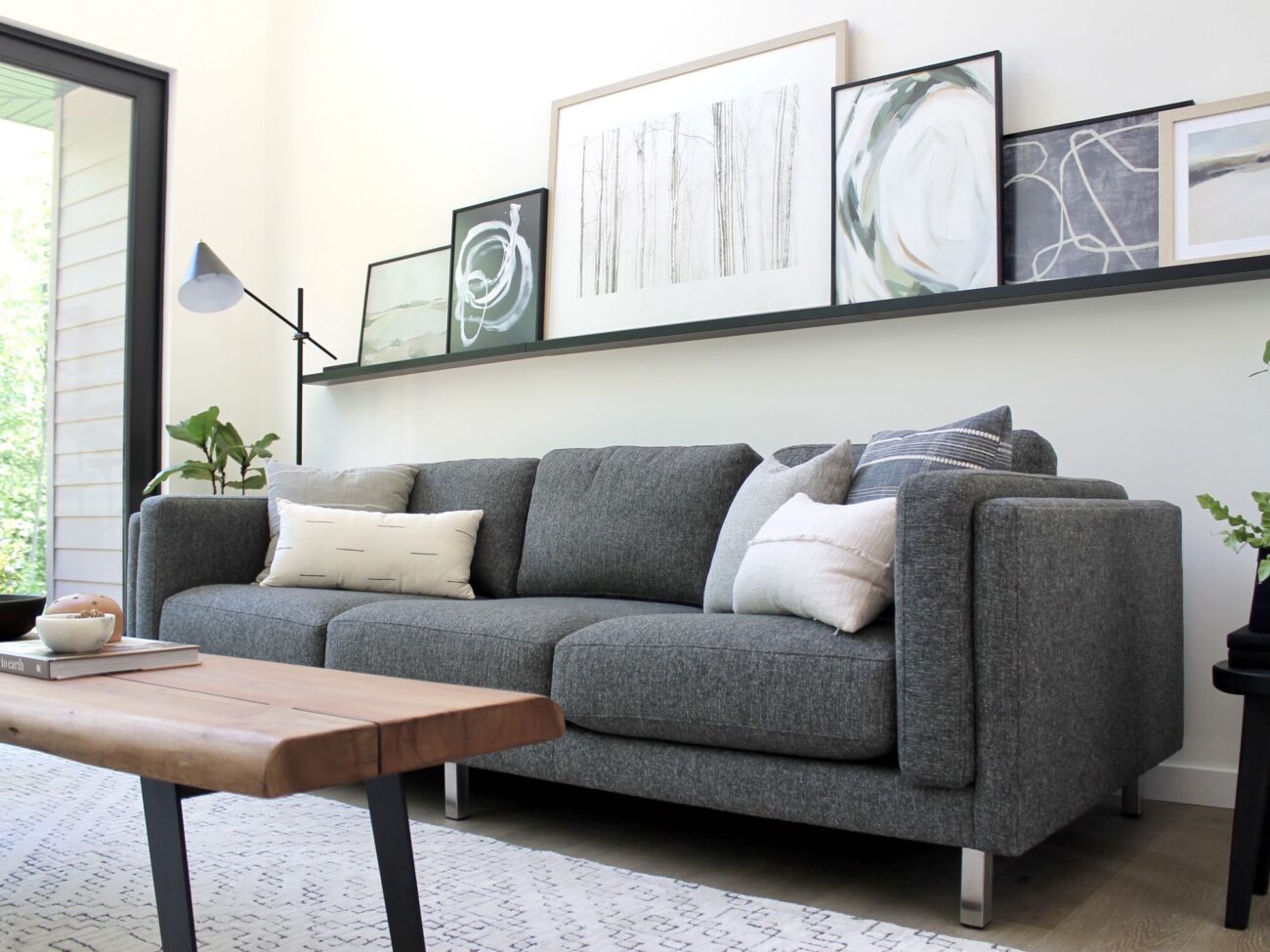 You’ve just purchased a new home, and you’re itching to decorate. How can you choose the perfect sofa?