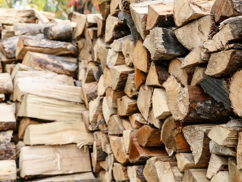 Finding the best firewood suppliers online can be a tough task. Lucky for you we've made a list of things to consider while doing it.