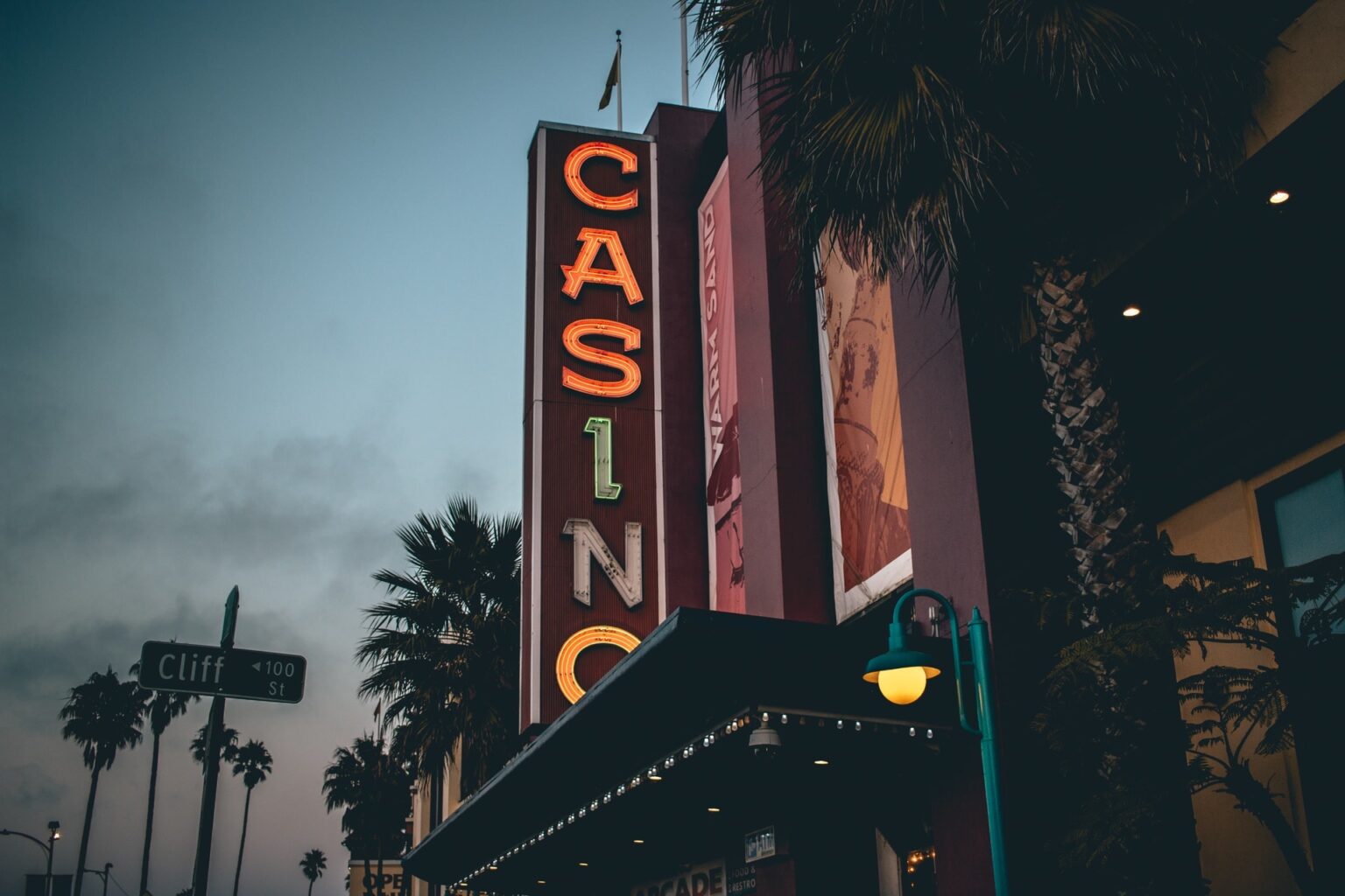 Casino movies have an appeal that many other movie genres do not. Here's why you need to binge more movies about the casino.