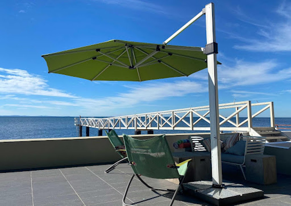 What if you had an umbrella that could tilt with the sun? Here's why you need the tilting cantilever umbrella.