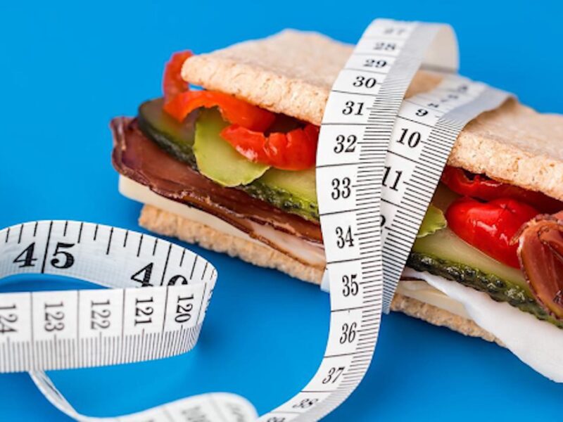 Starting a vegetarian diet is not that easy, there are several things you should have in mind. Here's a vegetarian weight loss guide that can help you.