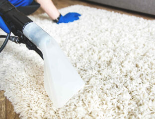 No more beating at carpets with a broom just to end up inhaling dust particles. Use these helpful tips to easily clean a rug in your home!