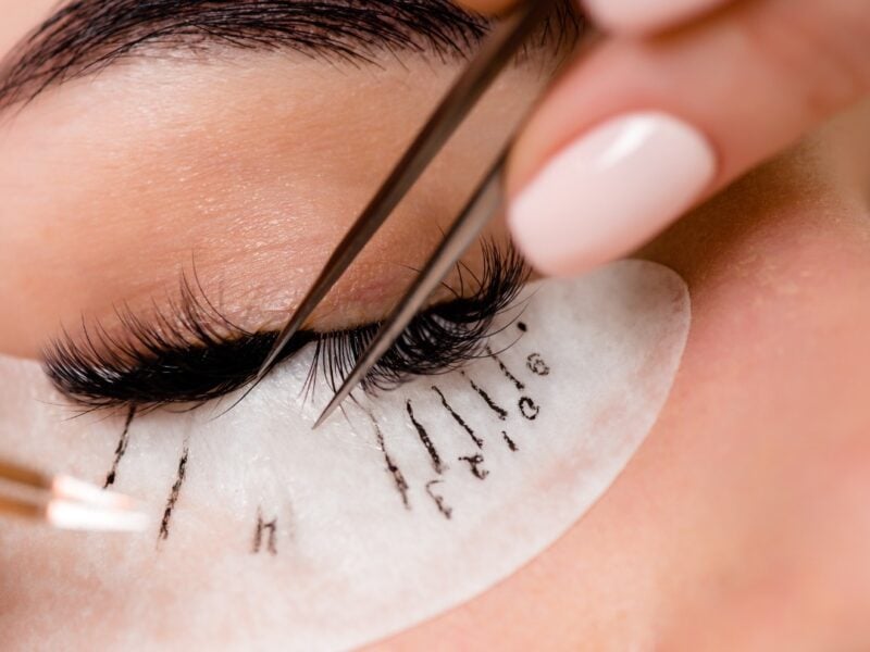 If eyelash extensions are done properly by professionals, they do not affect natural eyelashes. Read more about things to look for while getting eyelash extensions.