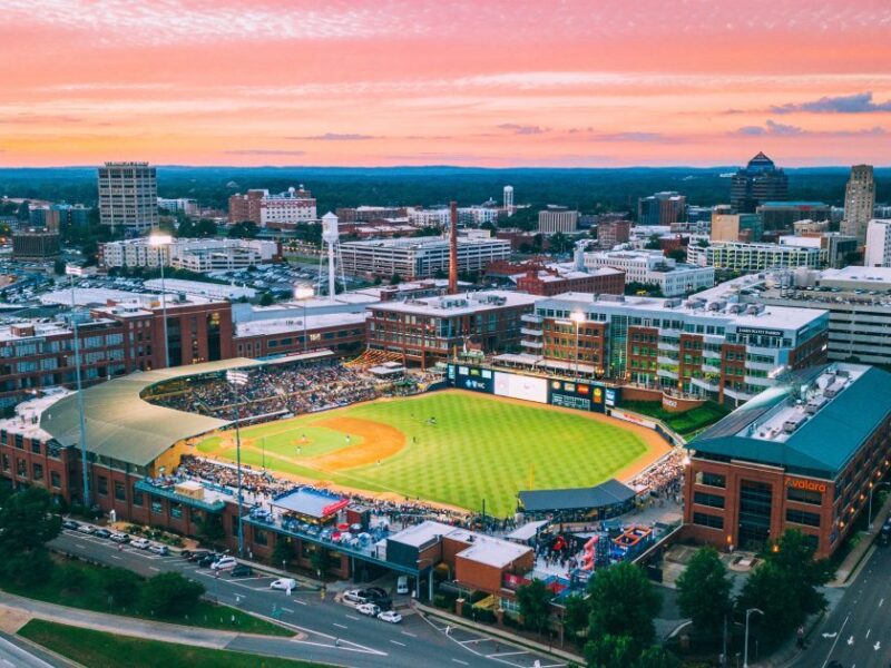 Durham, North Carolina, is an attractive city that offers a high quality of life at a relatively affordable cost. Let's dive into NC!