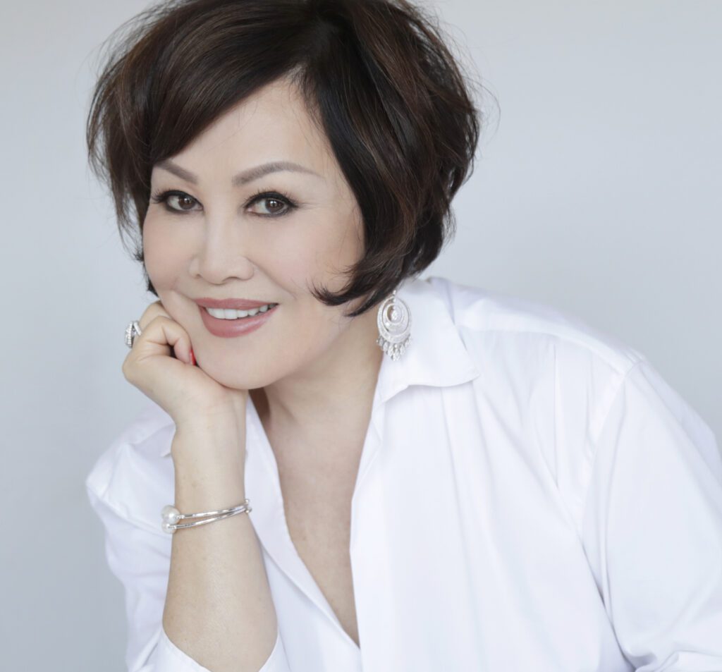 Award-winning producer Yue-Sai Kan served as Honorary Chairperson of the festival.