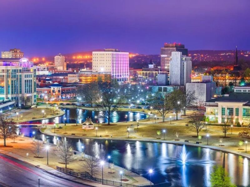 The city of Huntsville in the state of Alabama is often regarded as one of the most desirable residential areas. Here are the best attractions.