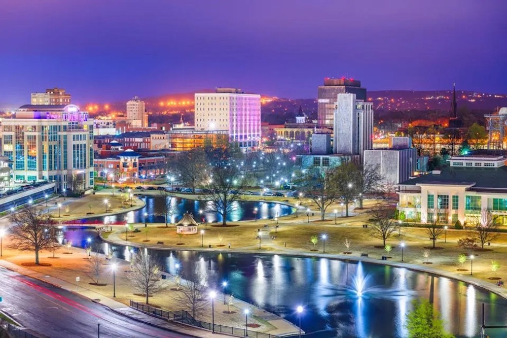 The city of Huntsville in the state of Alabama is often regarded as one of the most desirable residential areas. Here are the best attractions.