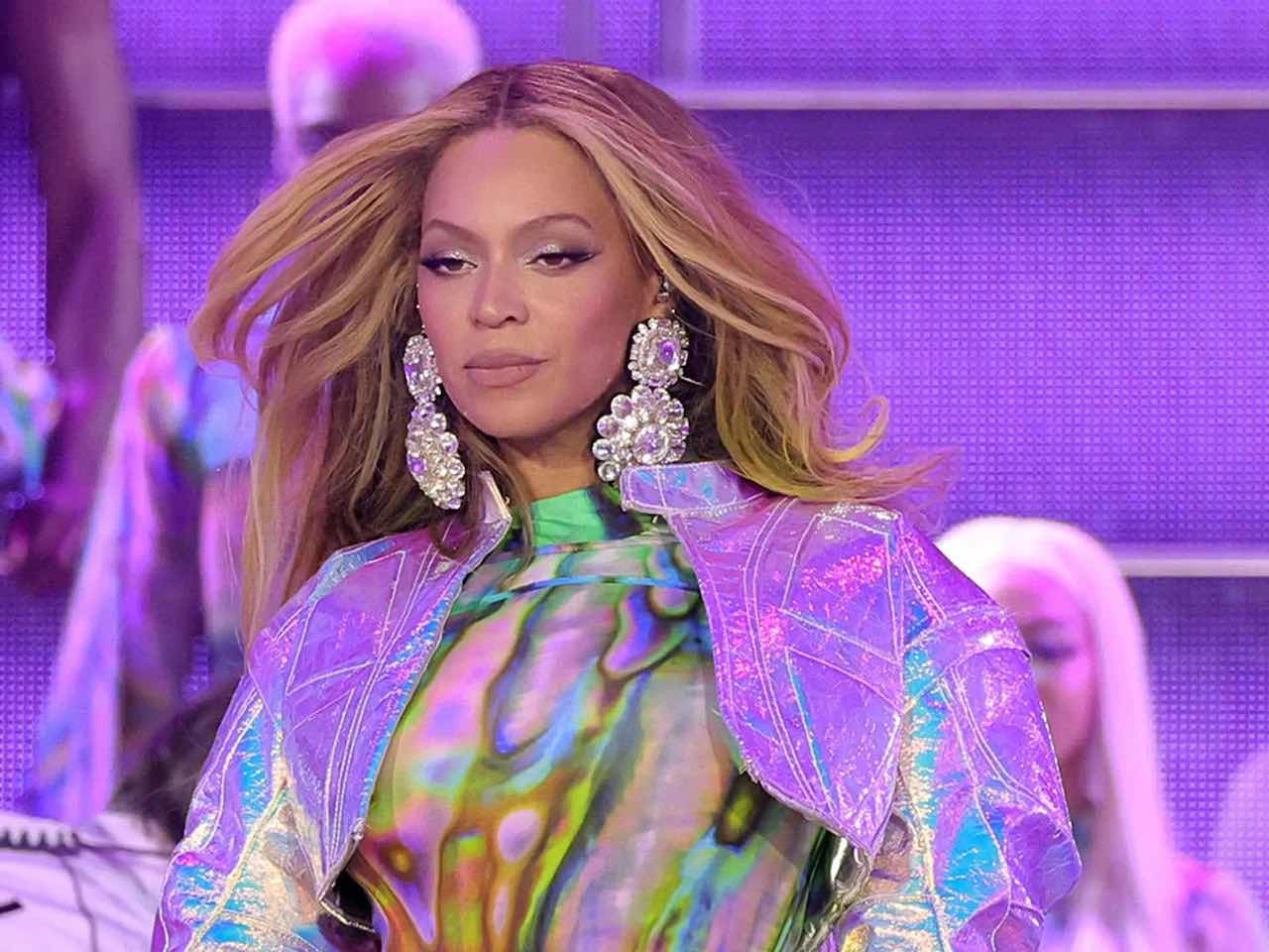 Spilling the tea on Beyoncé's Chicago real estate rumblings, this deep dive explores if the Windy City may influence Queen Bey's net worth. Read about her potential mansion mastery!