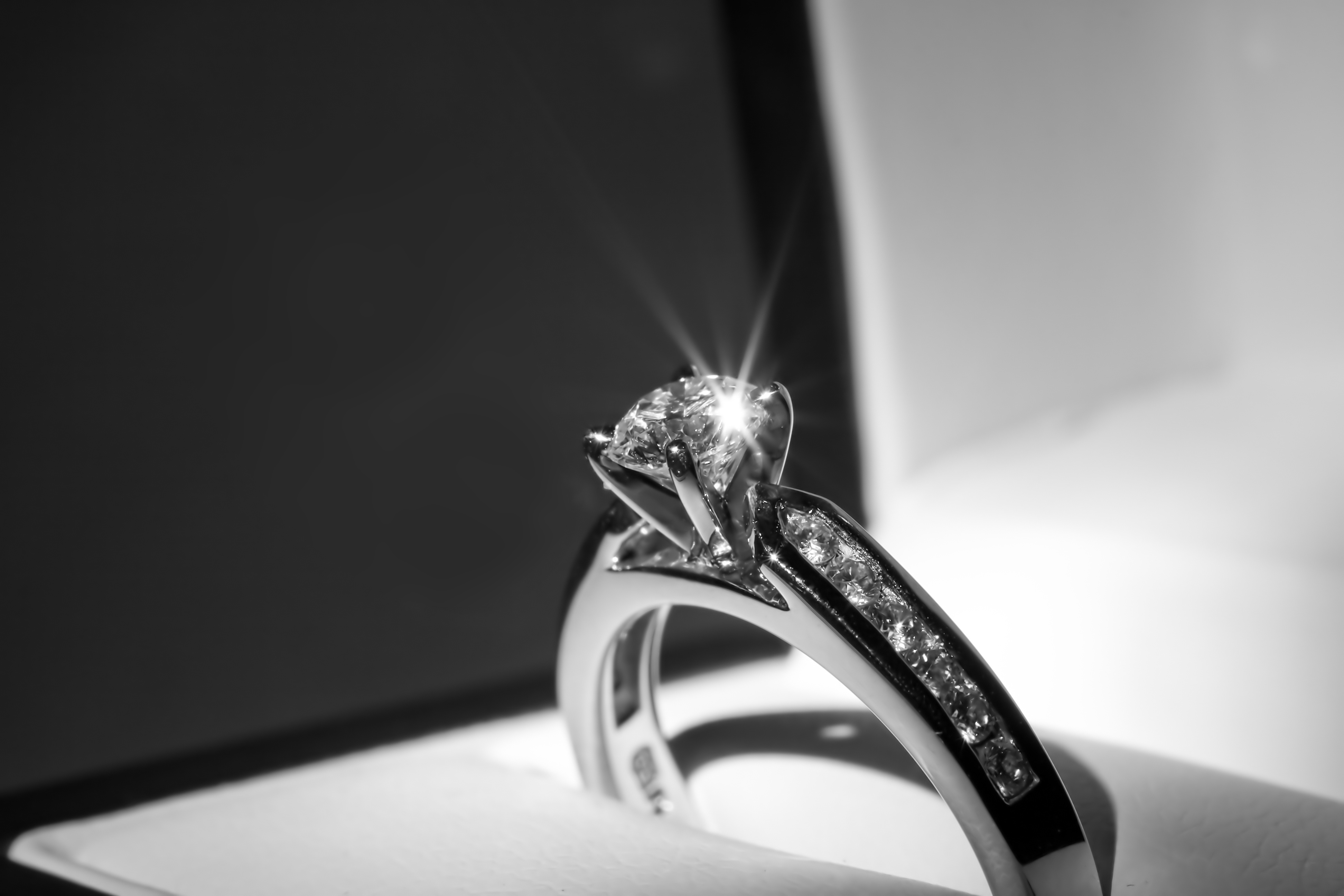 Discover how to elevate your engagement ring design with hidden halo settings! Uncover the secrets to subtle sparkle and personalization that make every ring unique.