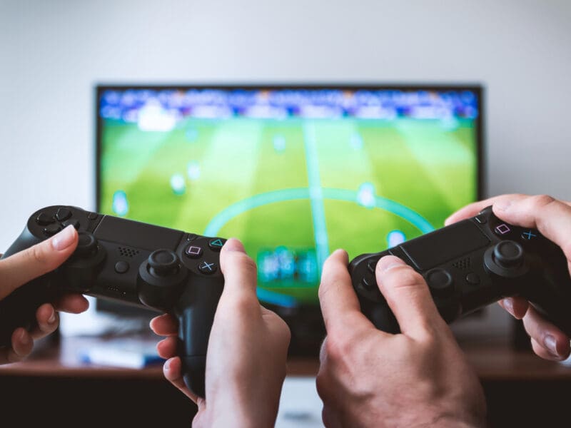 Millions of people around the world regularly engage in online gaming. How can you become a pro player?