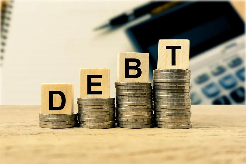 The level of debt of the population is growing from year to year. Here are our tips on how to get out of debt as soon as possible.