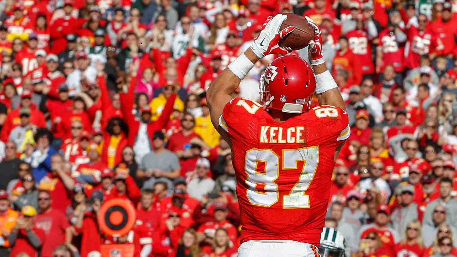Sprint inside the Super Bowl shenanigans with Kayla Nicole & Travis Kelce! Uncover their sideline spectacle, love league ranking, and continuing journey. Click, cheer, and cherish their story!
