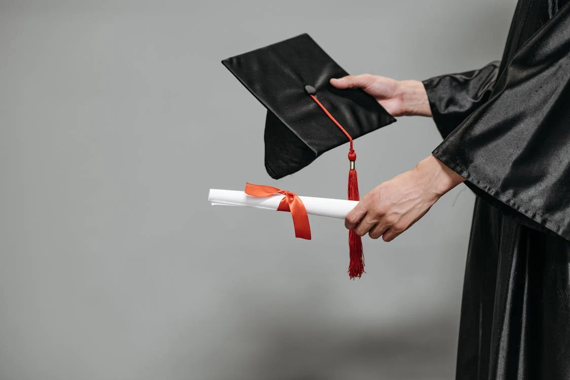 Legitimate vs. Fake High School Diplomas: Know the Difference
