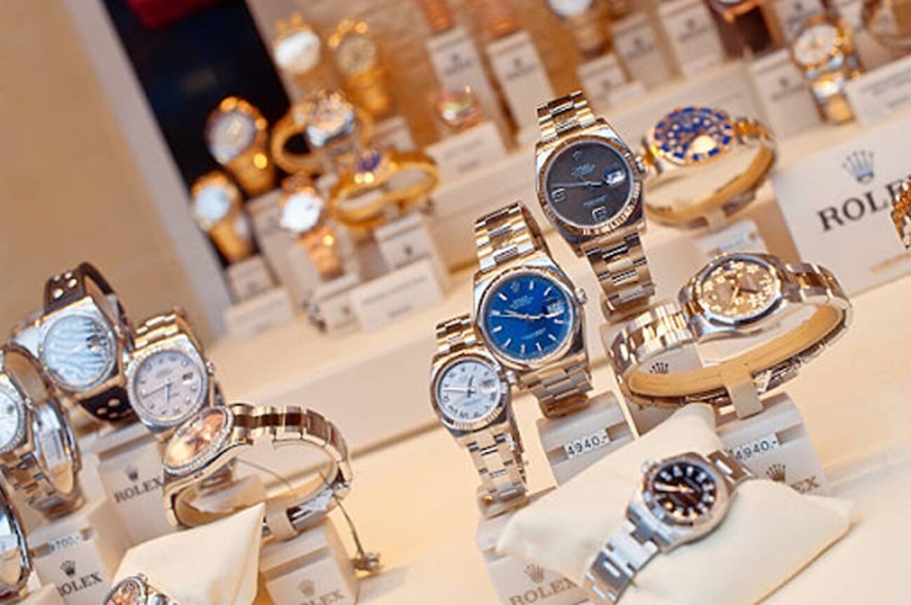 Replica watches, including fake Rolexes, have gained popularity for several reasons.