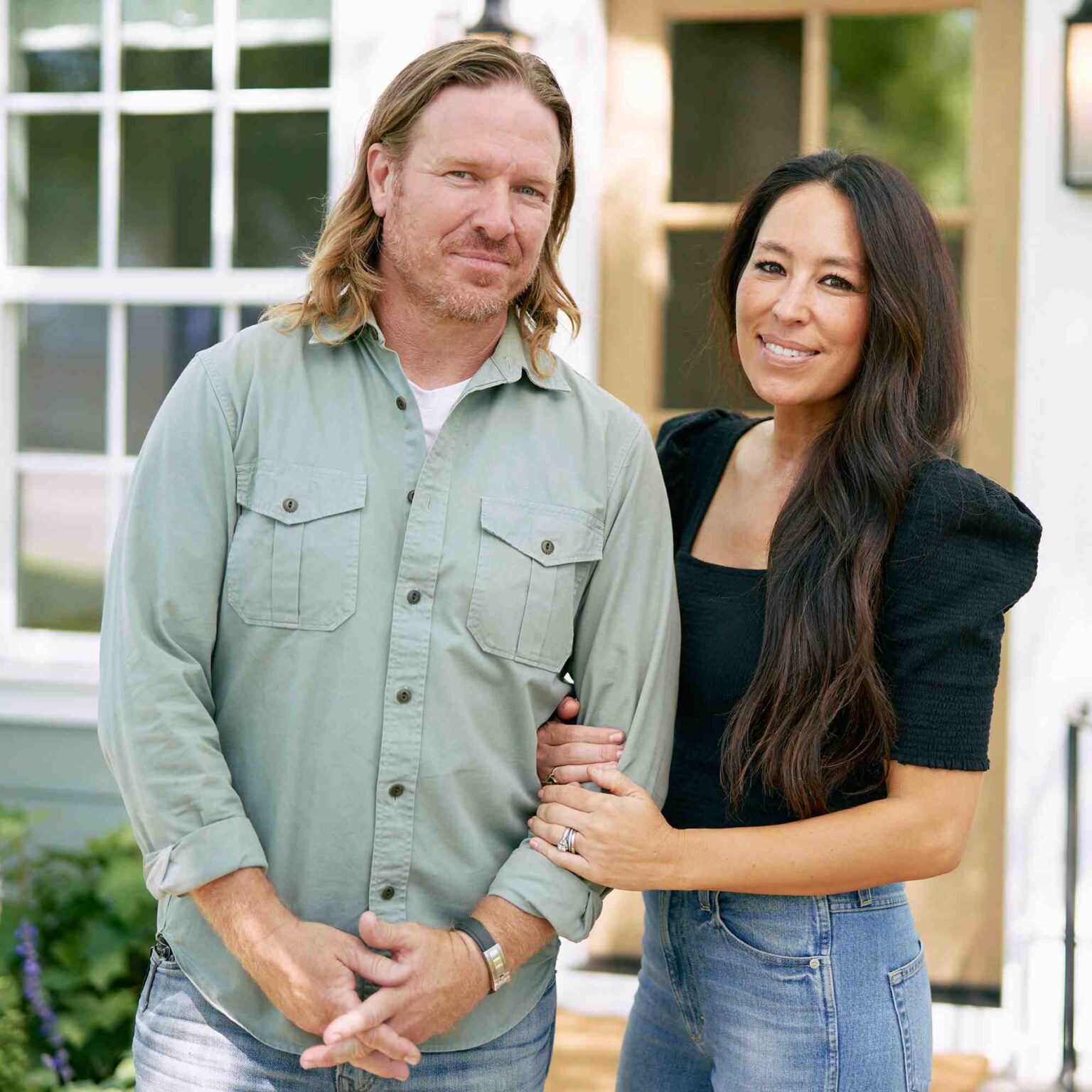 From rustic charm to courtroom drama - explore how ongoing feuds might be shaking the foundation of Chip Gaines's net worth. An intriguing clash of DIY and dollars.
