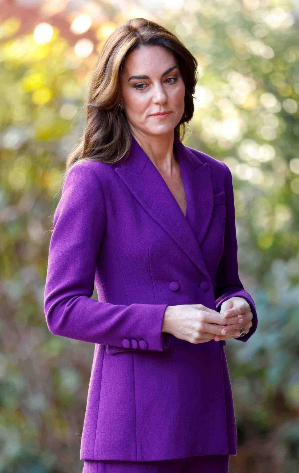 Delve into AI detective work on the Duchess of Cambridge, Kate Middleton. Is she pregnant? Unravel royal rumors and cipher secret signs the tech-savvy way!