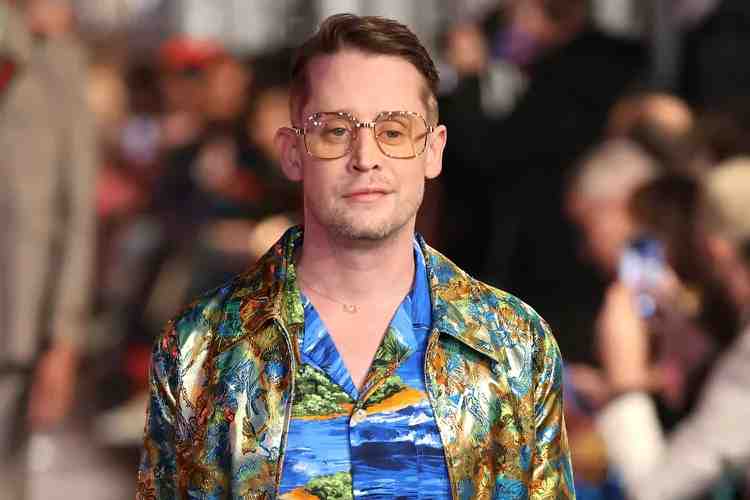 "Dive into the fortune of 'Party Monster' Macaulay Culkin. From his Home Alone riches to savvy ventures, we're unwrapping Macaulay Culkin's net worth. Click to explore!"